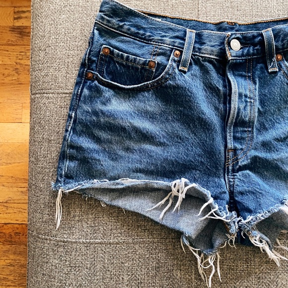 Levi’s Cutoff 501 Dark Wash - Picture 3 of 10